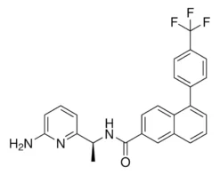 N-[(1S)-1-(6-Амино-2-пиридинил)этил]-5-[4-(трифторметил)фенил]-2-нафталинкарбоксамид