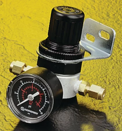 Регулятор давления в линии (экономичная модель), 0–50 psi, с манометром и монтажным кронштейном
